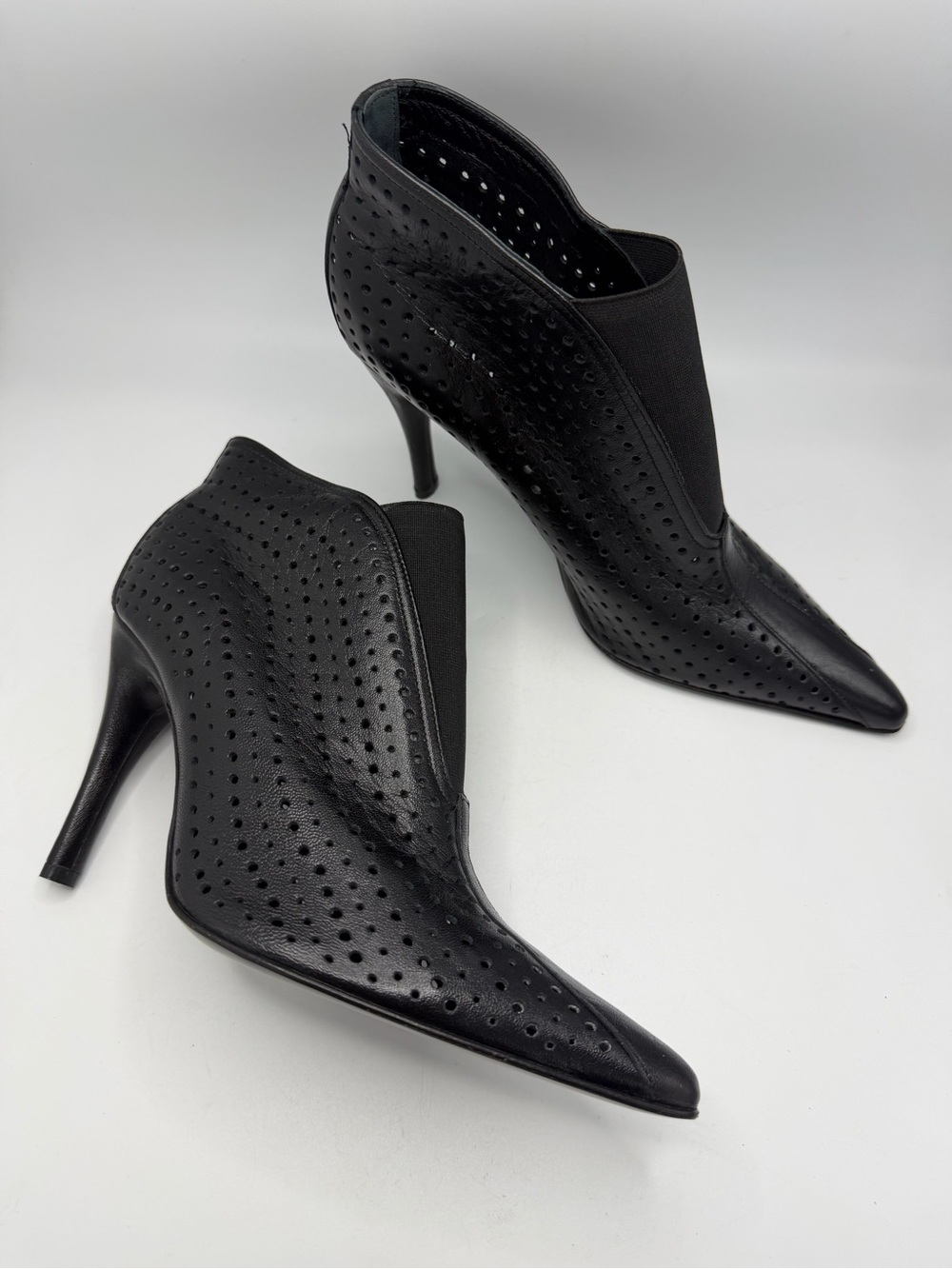BCBGMAXAZRIA Perforated Ankle Leather Boots Black Size 8.5 B Pointed Toe